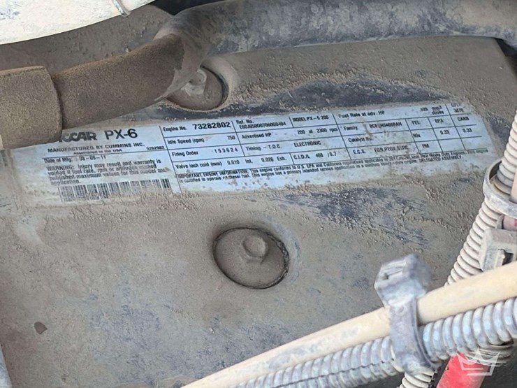 2012-peterbilt-337-image-37