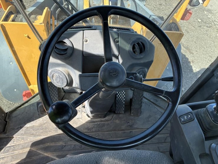 2018-deere-624-p-tier-image-19