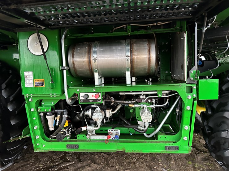 2021-john-deere-cp690-image-36