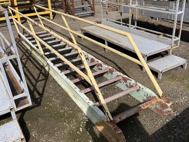 12'-portable-steel-staircase-image-1