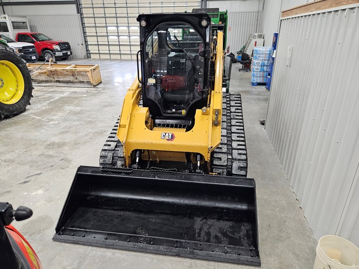 2023-caterpillar-299d3-image-2