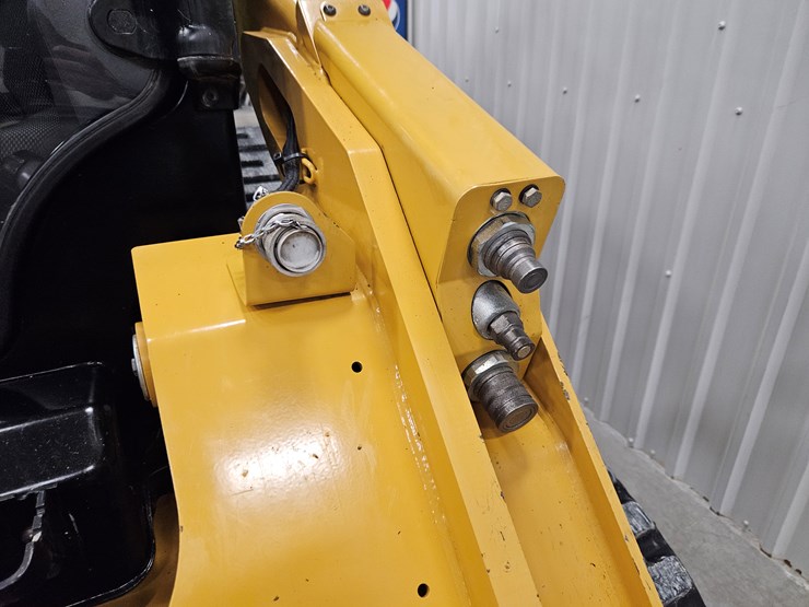 2023-caterpillar-299d3-image-6