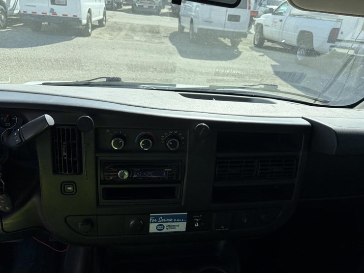 2016-chevrolet-express-2500-image-13