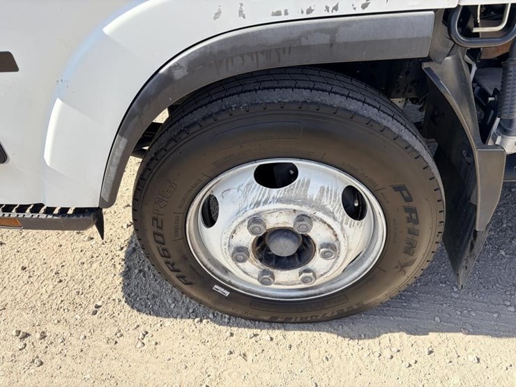 2017-isuzu-nrr-image-13