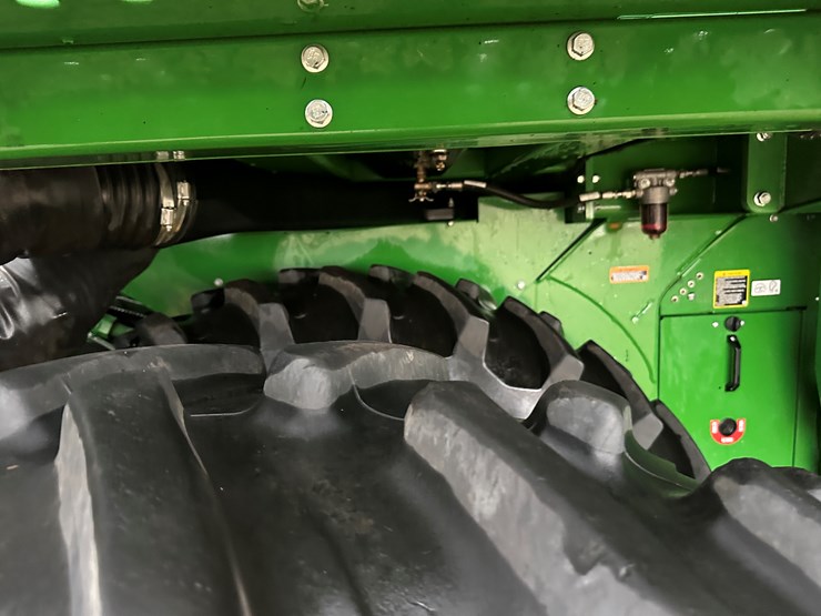 2021-john-deere-cp690-image-8