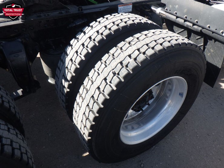 2022-freightliner-cascadia-116-image-5