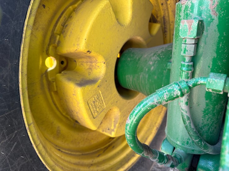 2023-john-deere-8r-250-image-15