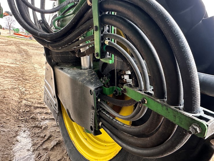 2021-john-deere-r4044-image-26