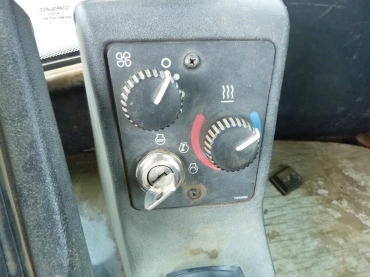 2005-deere-624j-image-15