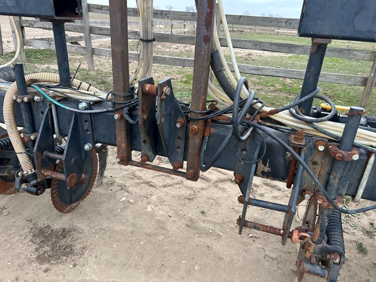 #38848-•-yetter-76"-twin-row-knife-applicator-image-31