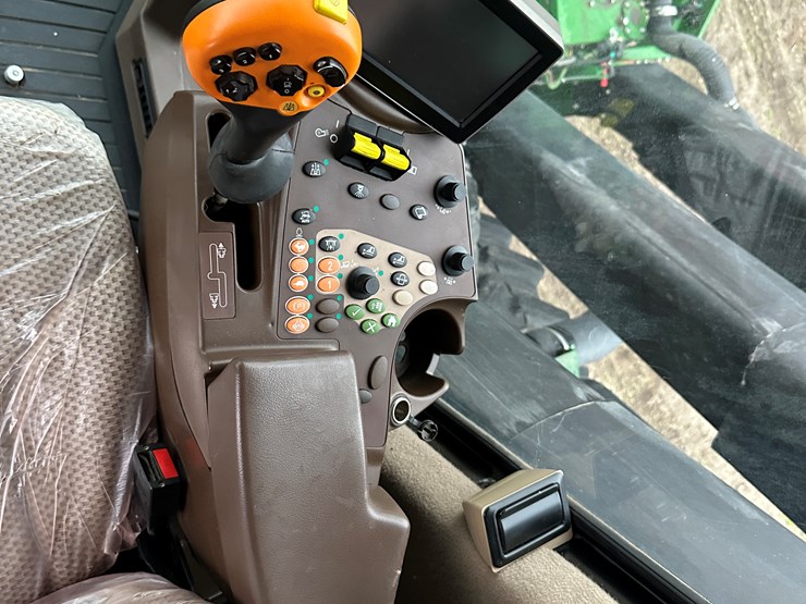 2021-john-deere-cp690-image-124
