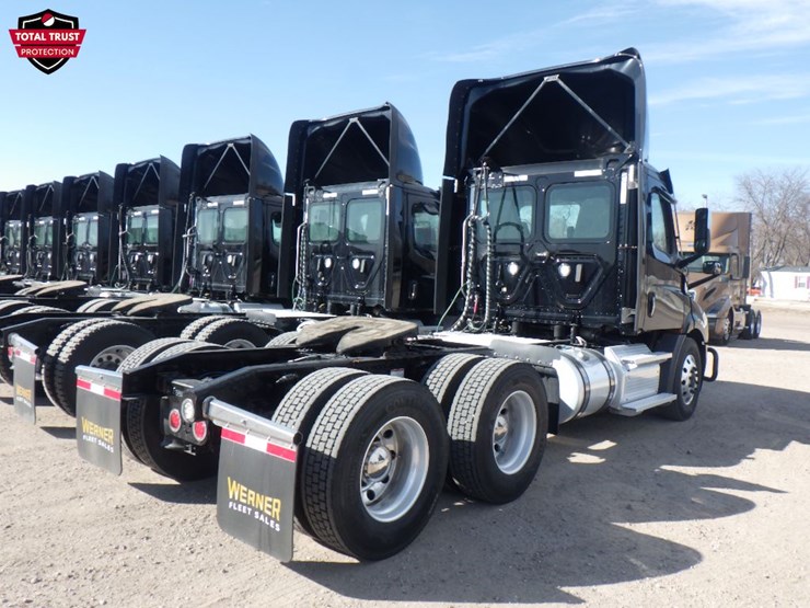 2022-freightliner-cascadia-116-image-7