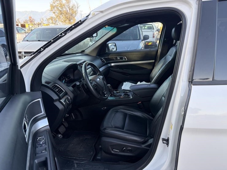 2016-ford-explorer-xlt-image-9