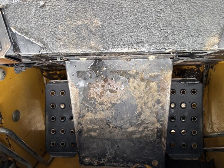 2006-john-deere-322-image-28