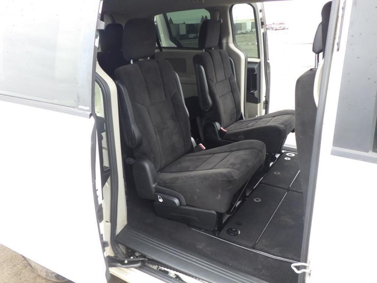 2013-dodge-grand-caravan-image-8