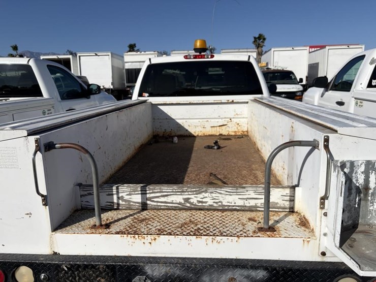 2008-chevrolet-2500-image-32