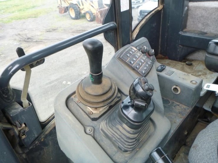 2005-deere-624j-image-13