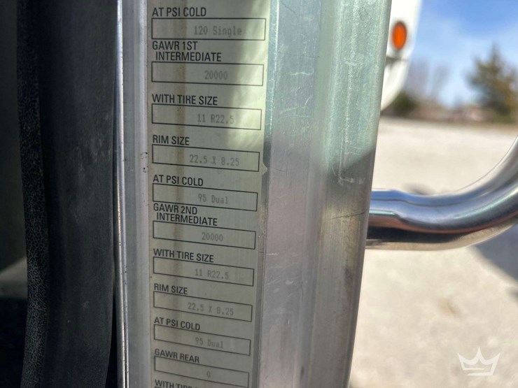 2001-peterbilt-330-image-39