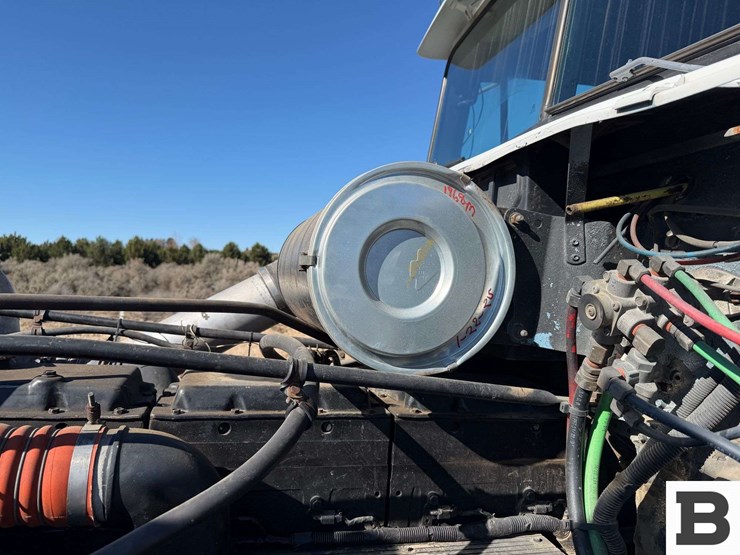 1992-freightliner-fld120-image-36