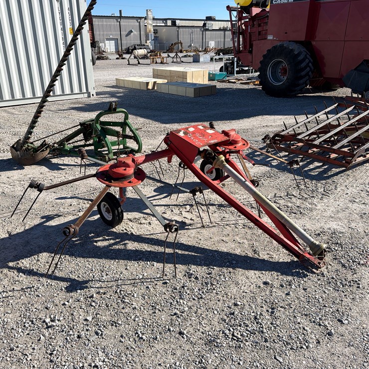 #210492 • Gehl GT-310 Tedder