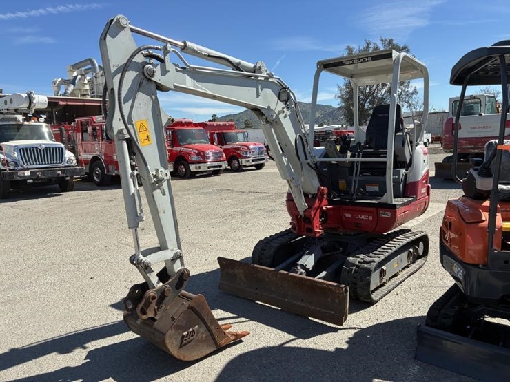 2021-takeuchi-tb230-image-1