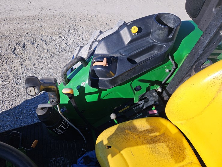 2018-john-deere-5075e-image-17