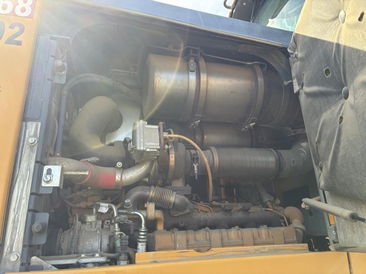 2018-deere-624-p-tier-image-30