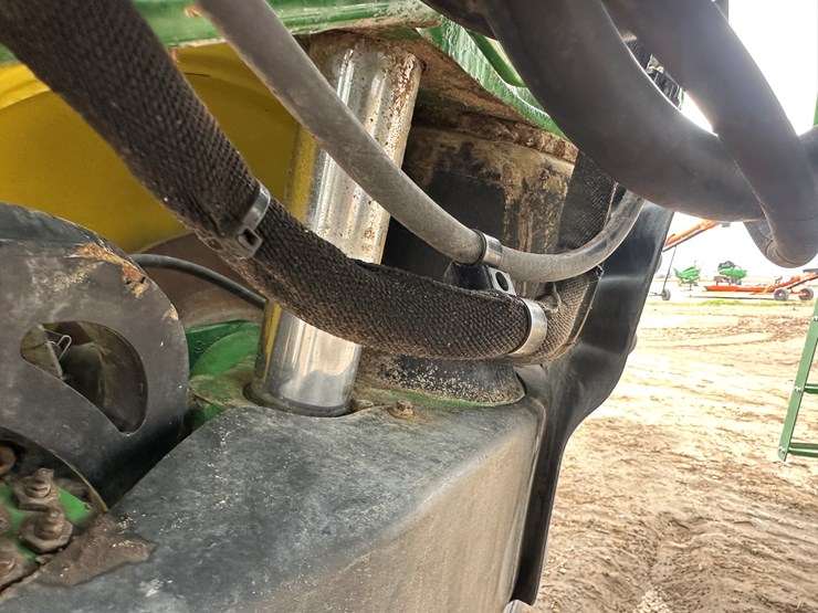 2021-john-deere-r4044-image-22