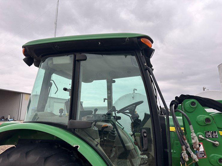 2014-john-deere-5075m-image-38