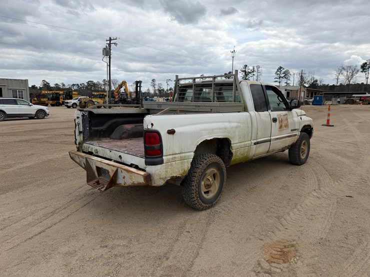 2001-dodge-ram-1500-image-3