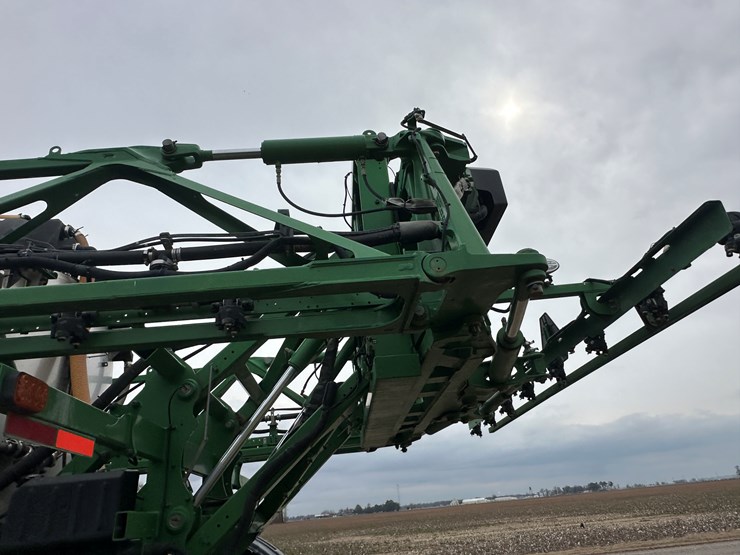 2021-john-deere-r4044-image-33