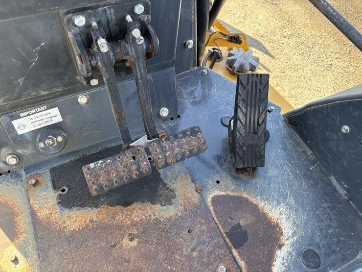 2018-deere-210lep-image-38