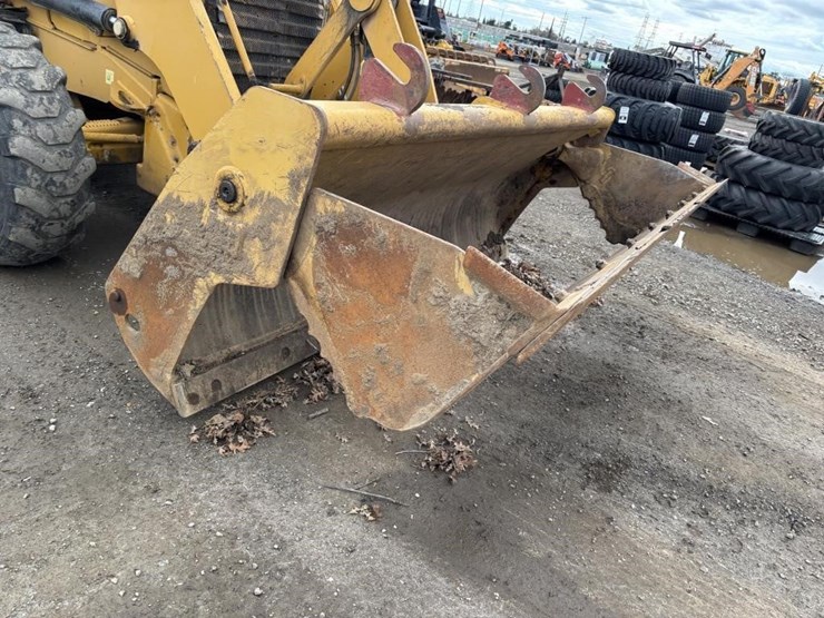 caterpillar-420f2-image-11