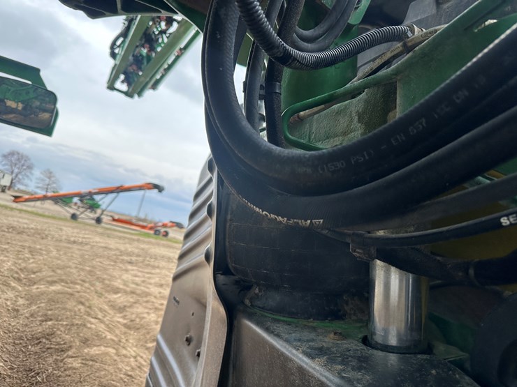 2021-john-deere-r4038-image-26