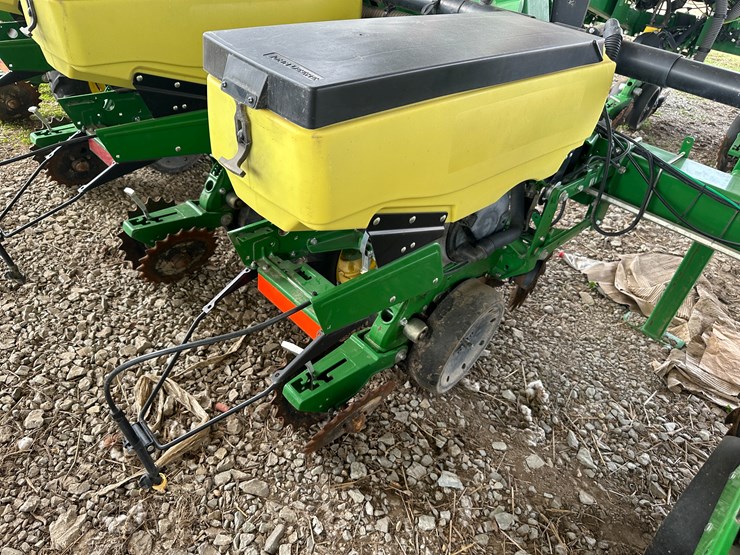 john-deere-1725-image-23