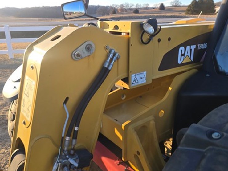 2009-caterpillar-th406-image-13