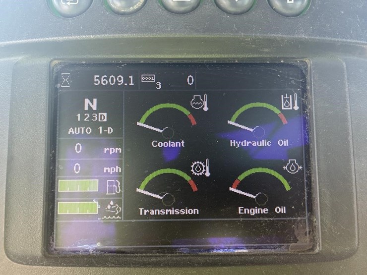 2018-deere-624k-image-23