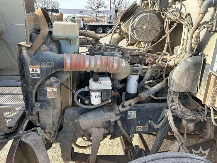 2012-peterbilt-337-image-10