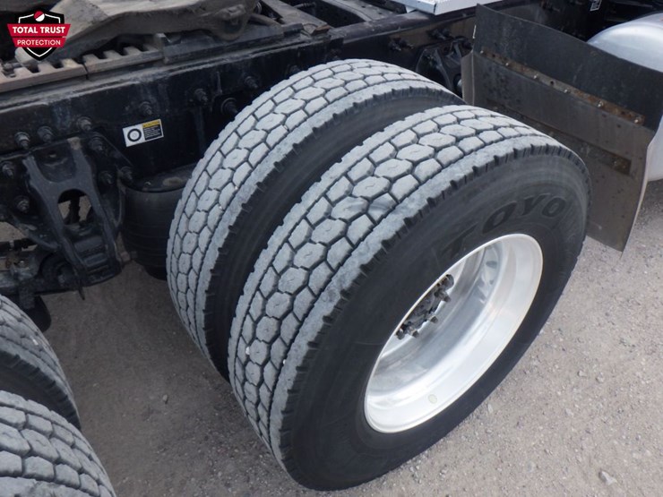 2023-peterbilt-579-image-7