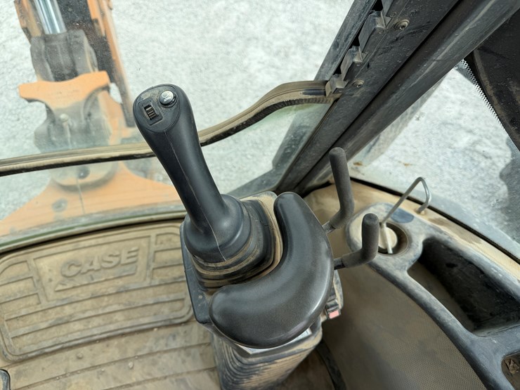 2022-case-580sn-image-16