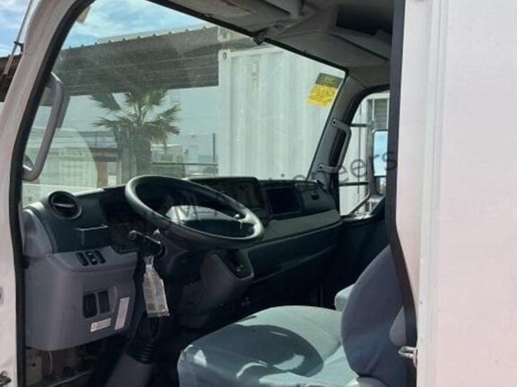 2017-mitsubishi-fuso-fe160-image-28