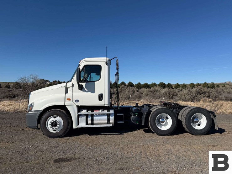 2017-freightliner-cascadia-125-image-2