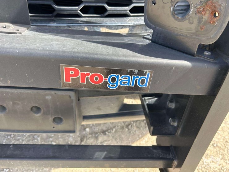 2018-chevrolet-tahoe-image-23