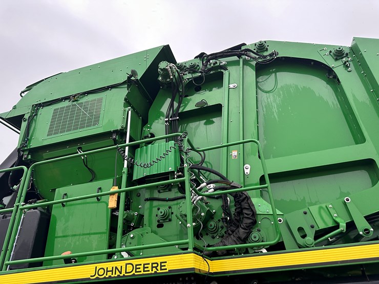 2021-john-deere-cp690-image-28