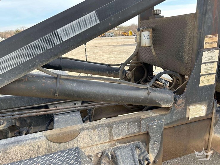 2012-peterbilt-337-image-31