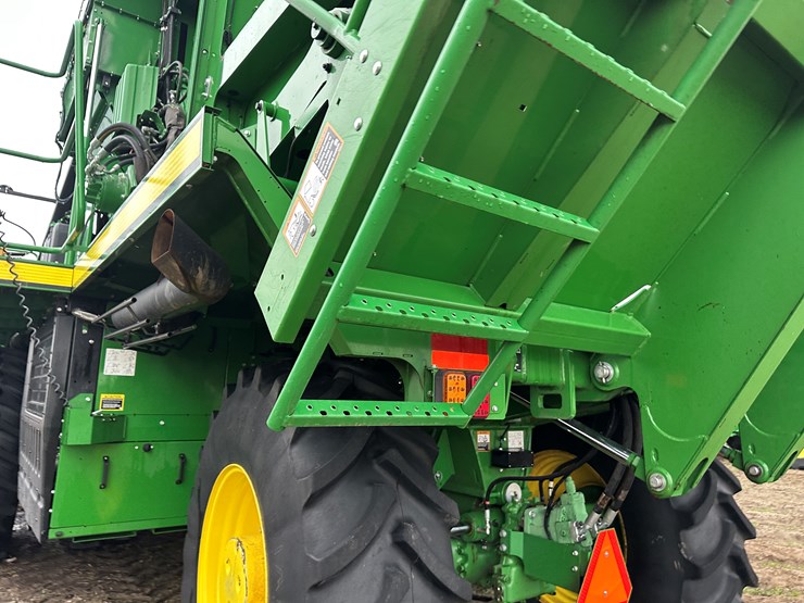 2021-john-deere-cp690-image-23
