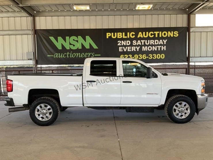 2015-chevrolet-silverado-2500hd-image-1