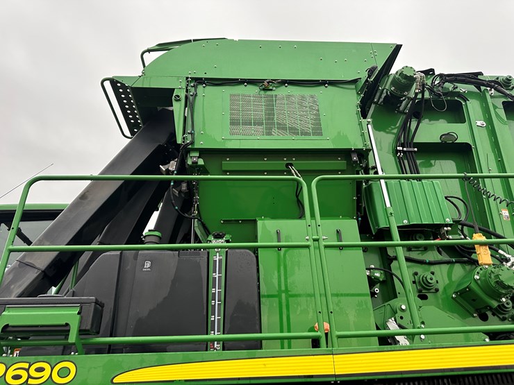 2021-john-deere-cp690-image-42