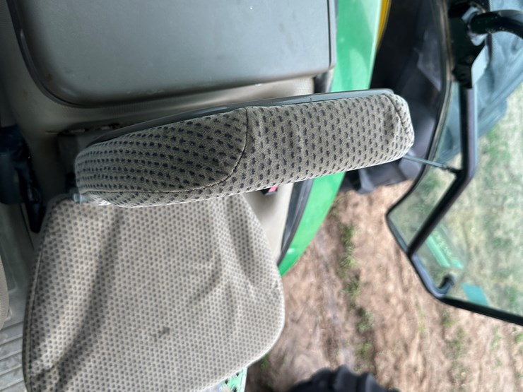 2012-john-deere-8335r-image-65