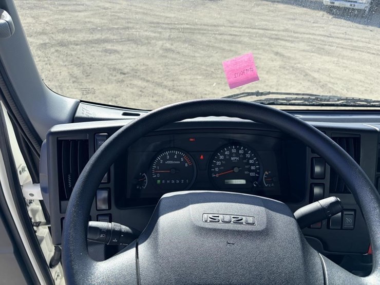 2024-isuzu-npr-image-18